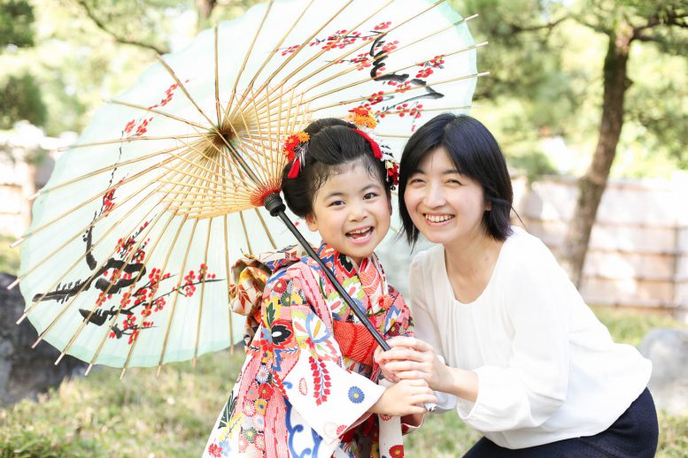 和傘と7歳の七五三 - 七五三・お宮参りの出張撮影キッズフォト(KidsPhoto)