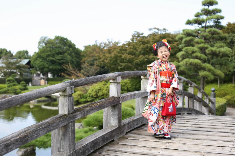 日本庭園で七五三の出張撮影