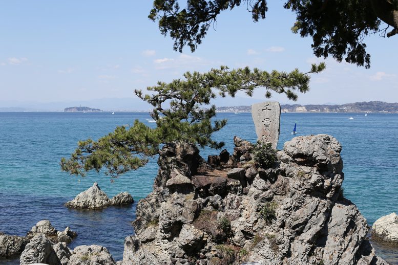 葉山の森戸神社