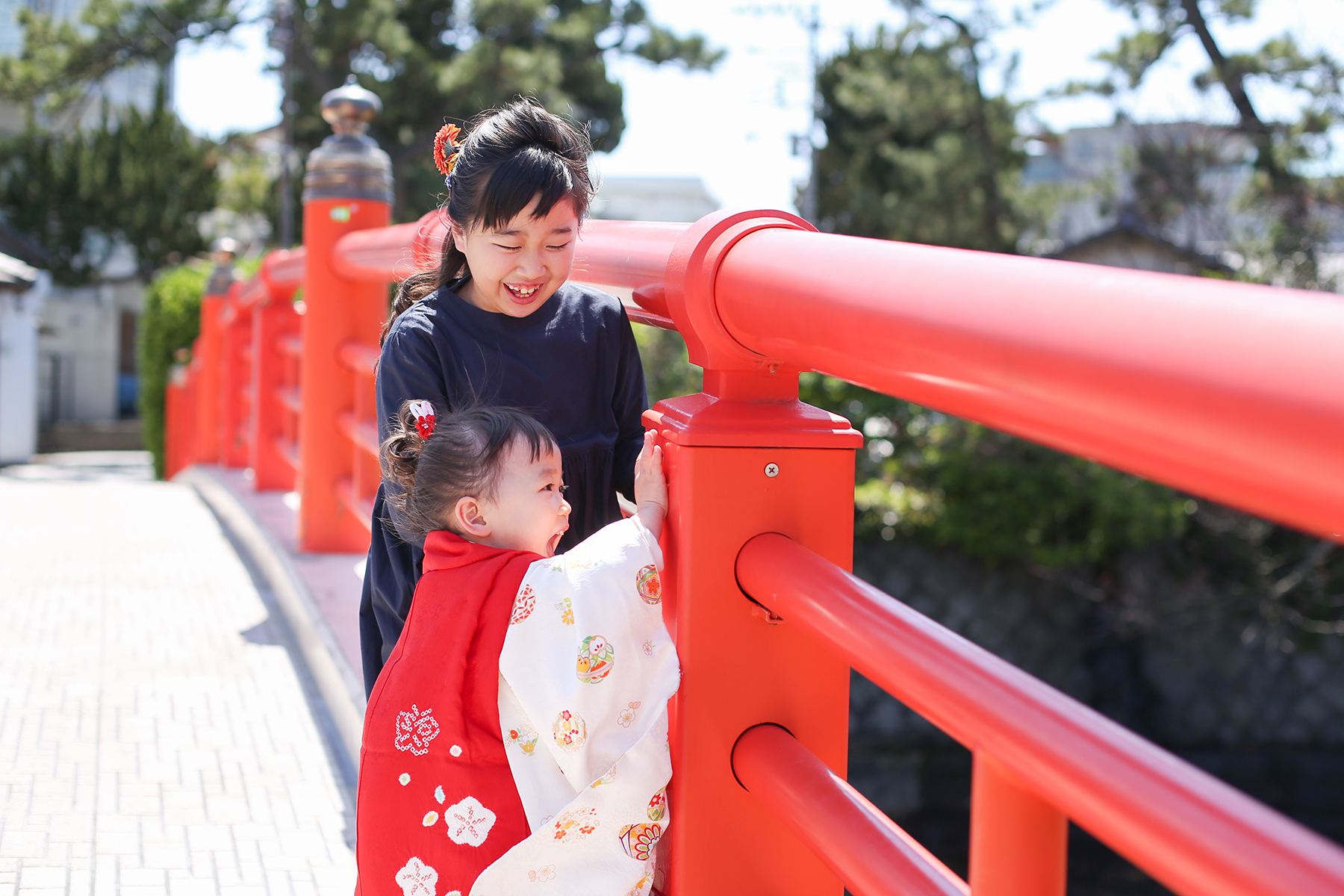 森戸神社の赤い橋