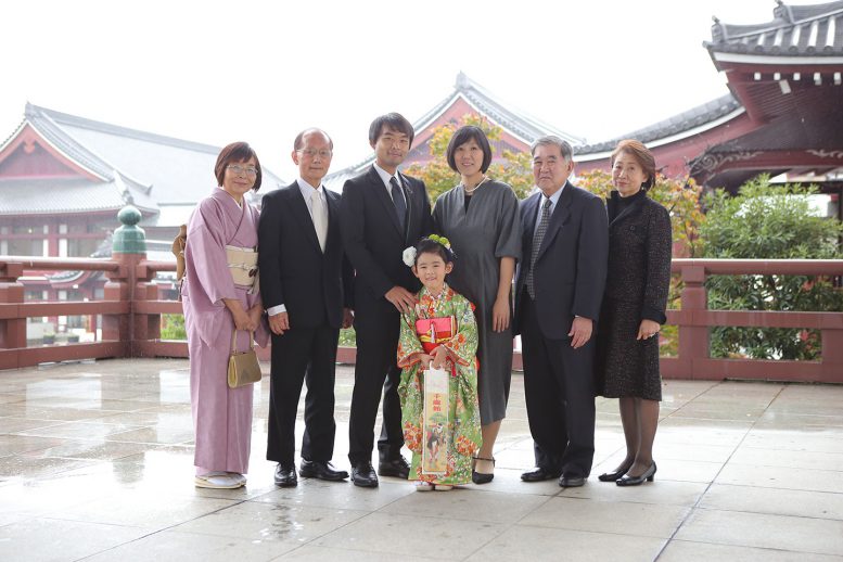 増上寺の大殿で集合写真