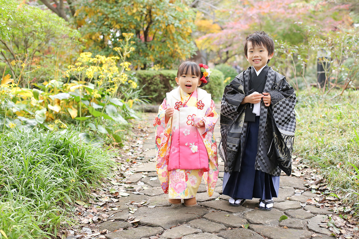 大宮氷川神社の日本庭園で七五三撮影