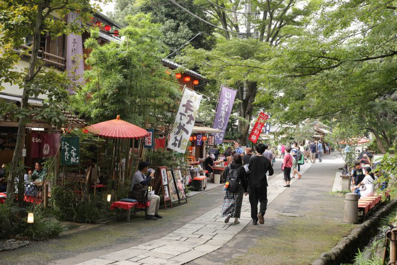 深大寺の仲見世通り