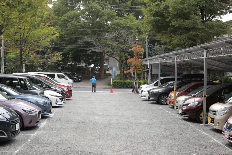 深大寺の駐車場