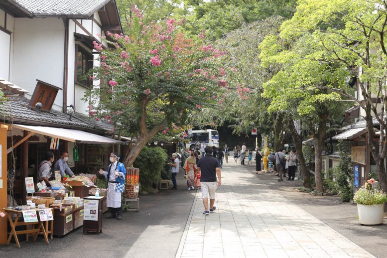 深大寺の仲見世通り2
