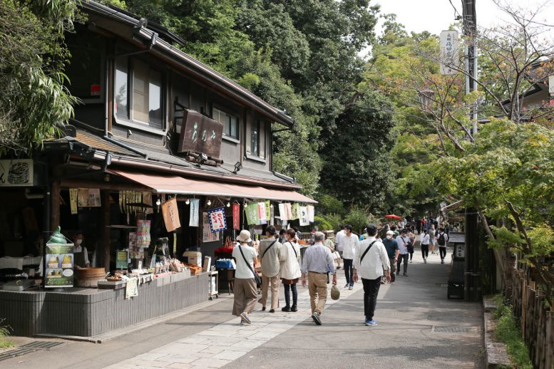深大寺は下町の雰囲気
