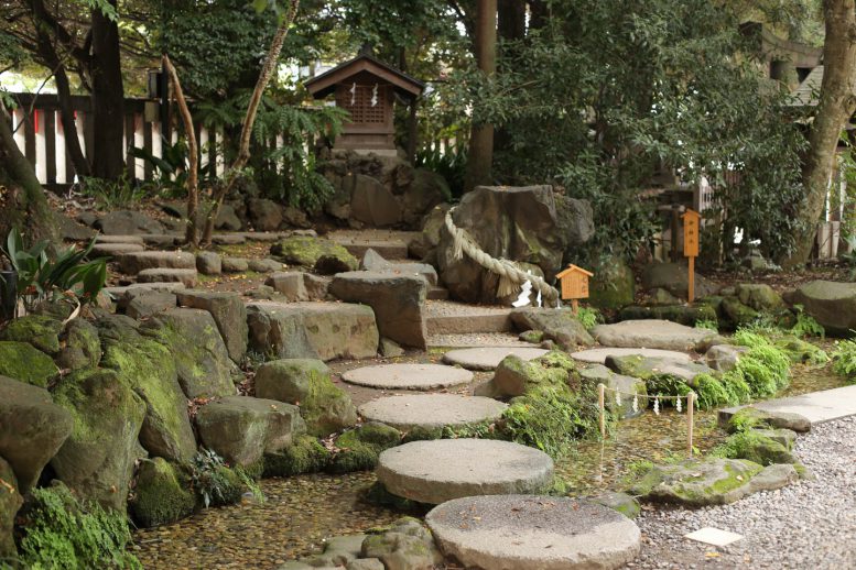 川越氷川神社の小さな庭園