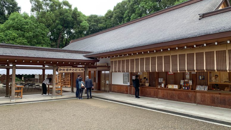 大宮氷川神社 本殿脇のご祈祷受付所