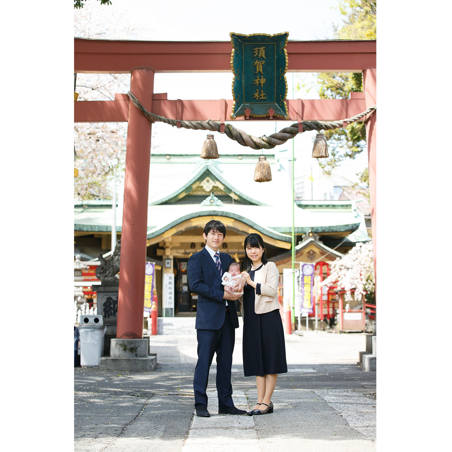 須賀神社の鳥居前で撮影