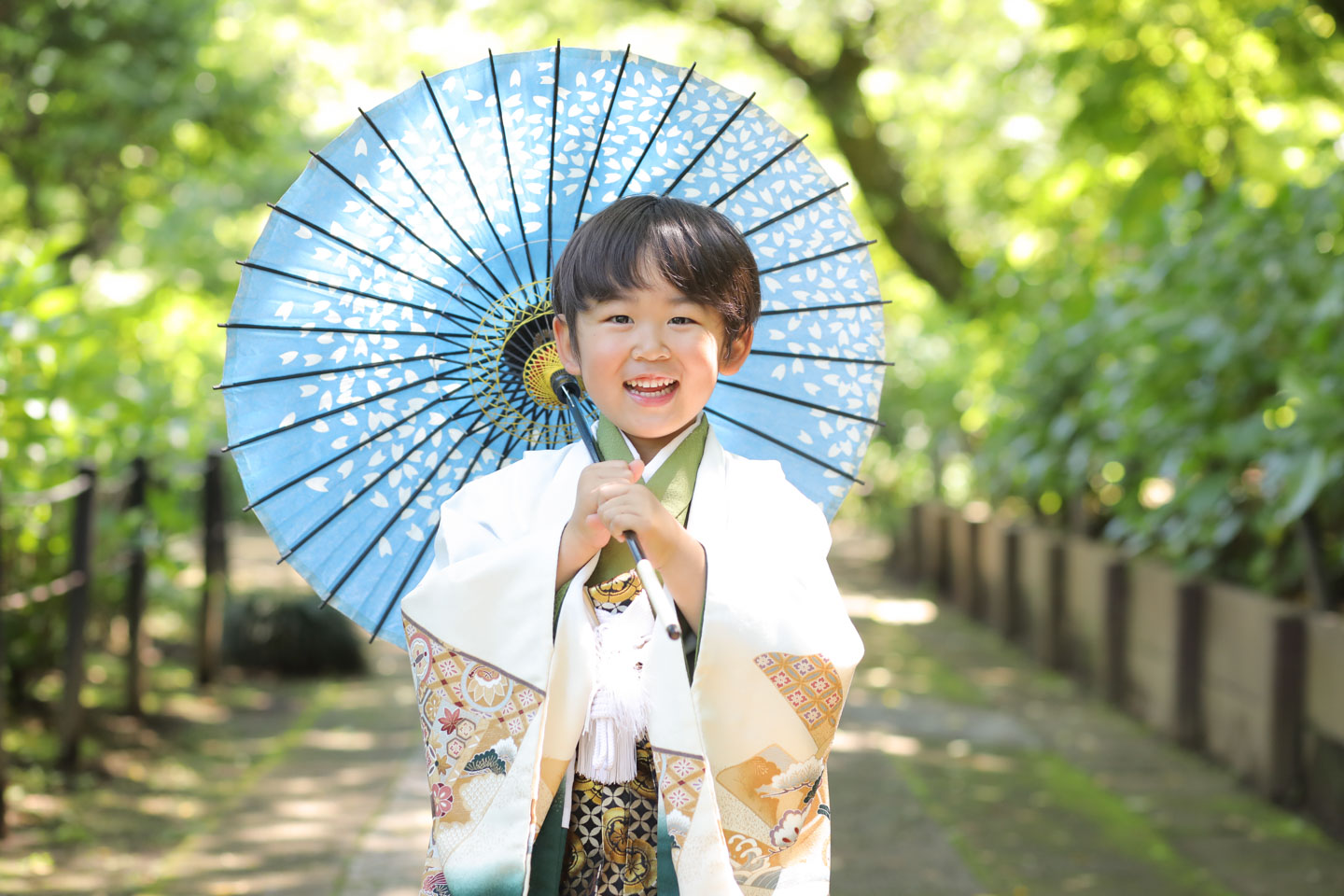 松戸市 本土寺に出張撮影 和傘の5歳男の子