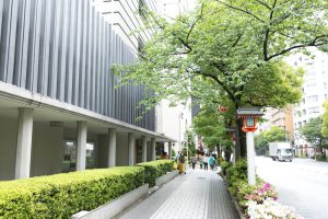 水天宮前 灯籠が並んだ通路