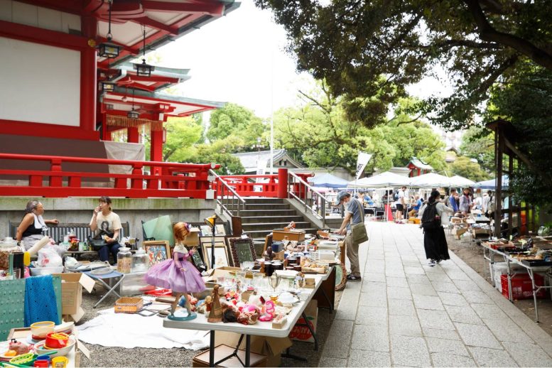 富岡八幡宮 骨董市 本殿周辺の様子