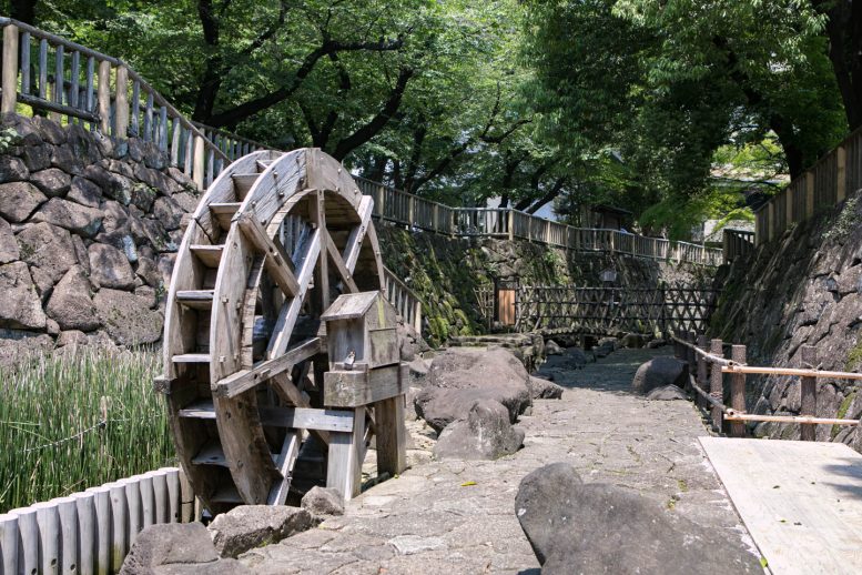 北区立音無親水公園　古い水車
