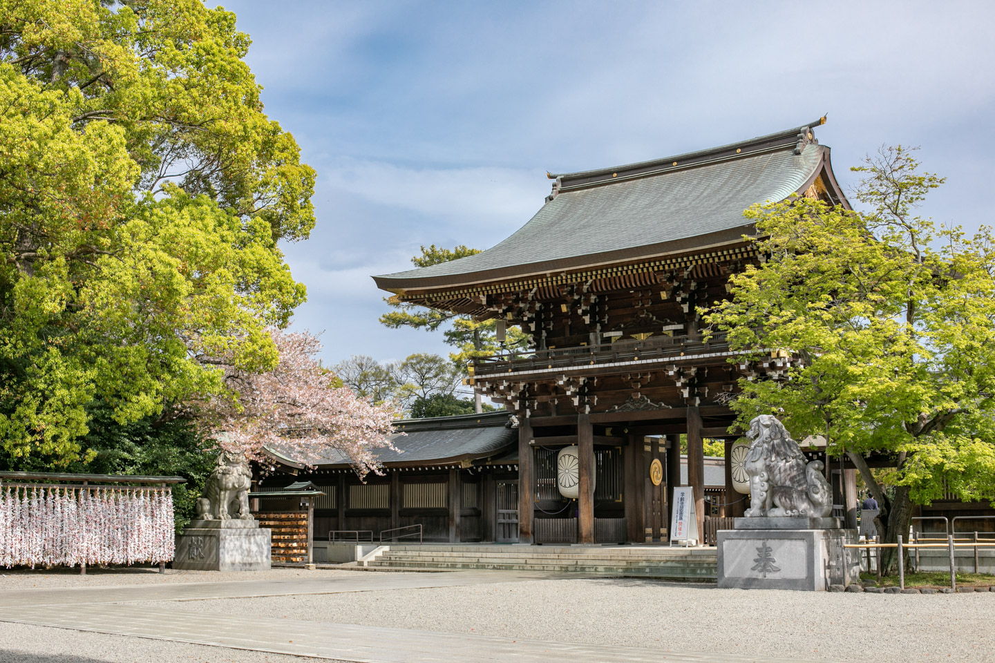 寒川神社　ヒノキで作られた建築物
