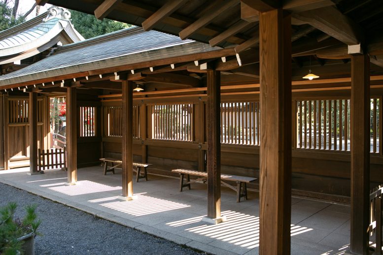 井草八幡宮 本殿脇の回廊