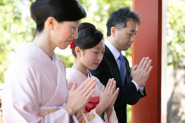 3人でお参りシーン アップ