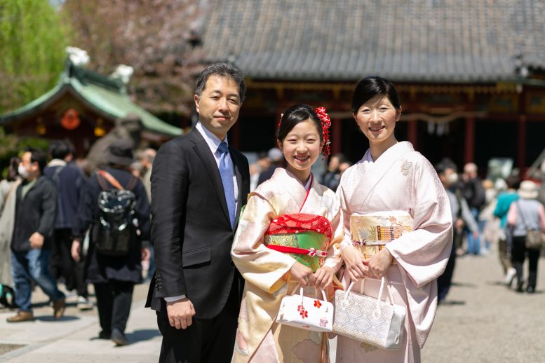 浅草神社の境内