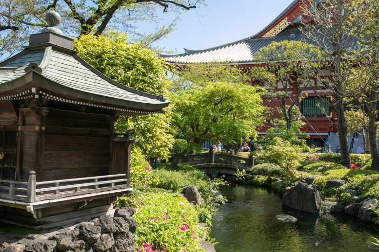 浅草寺　小さな庭園