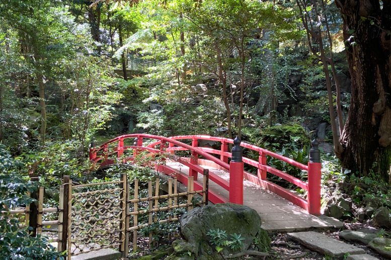 赤坂氷川神社　赤い橋