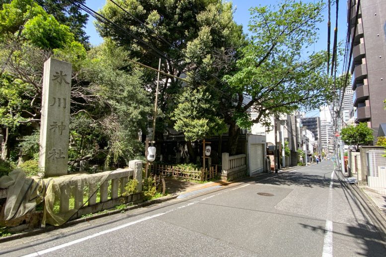 赤坂氷川神社の入口