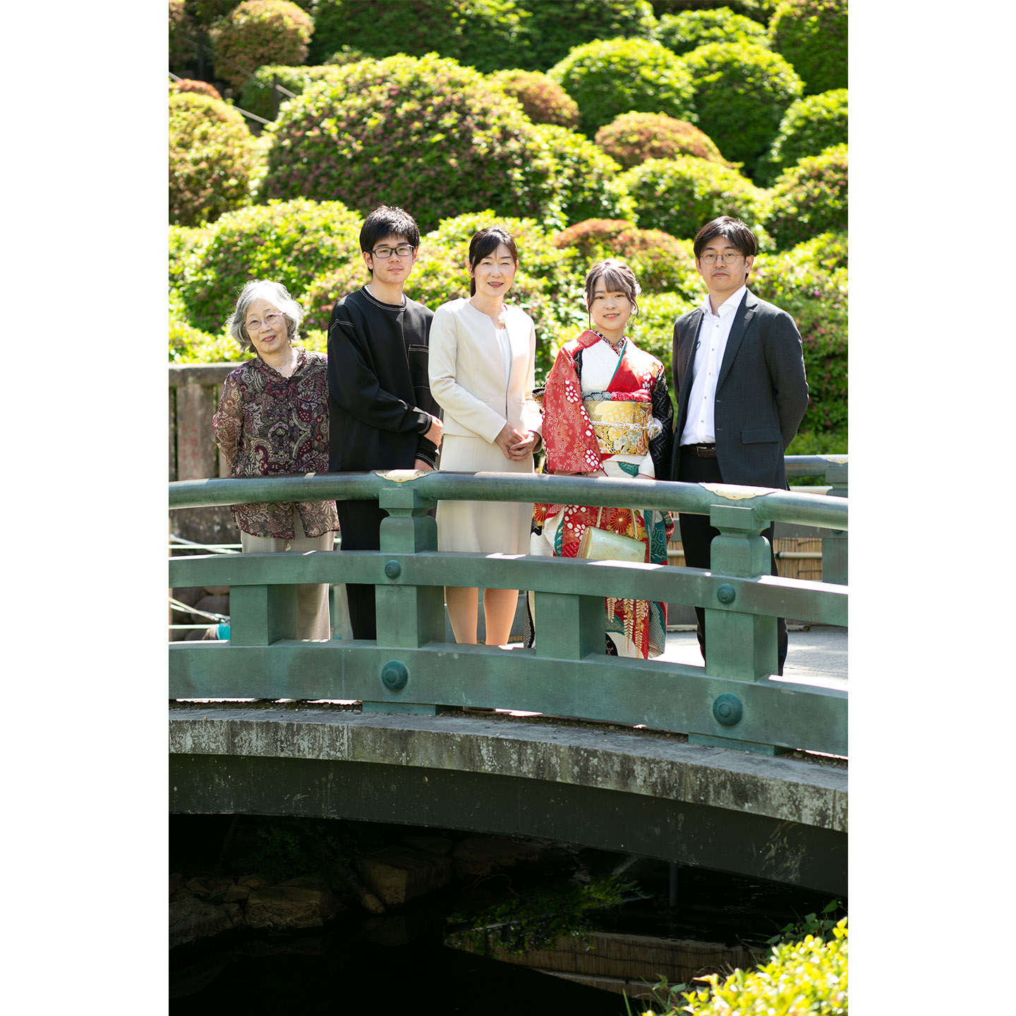 根津神社の神橋　成人式の家族写真撮影