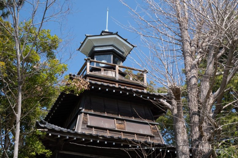 船橋大神宮の灯明台