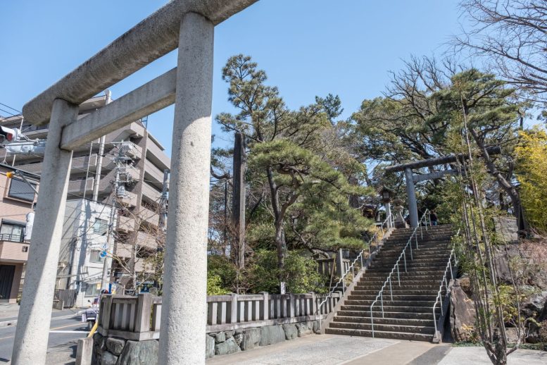 船橋大神宮 大鳥居と階段