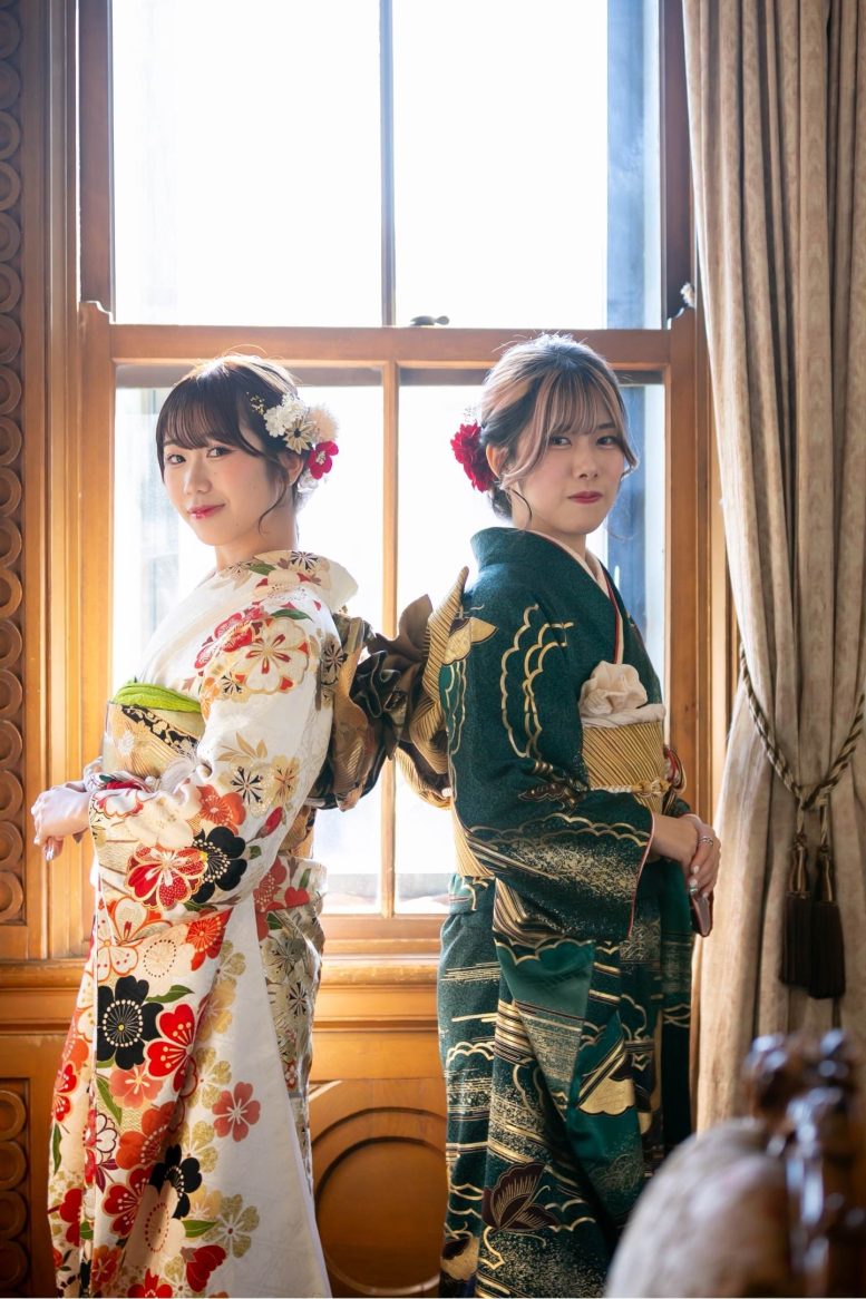 女の子2人 上半身 振袖撮影