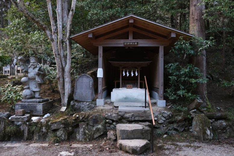 宝登山神社の末社／藤谷淵神社