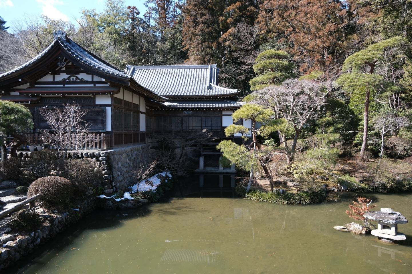 宝登山神社 記念館 池