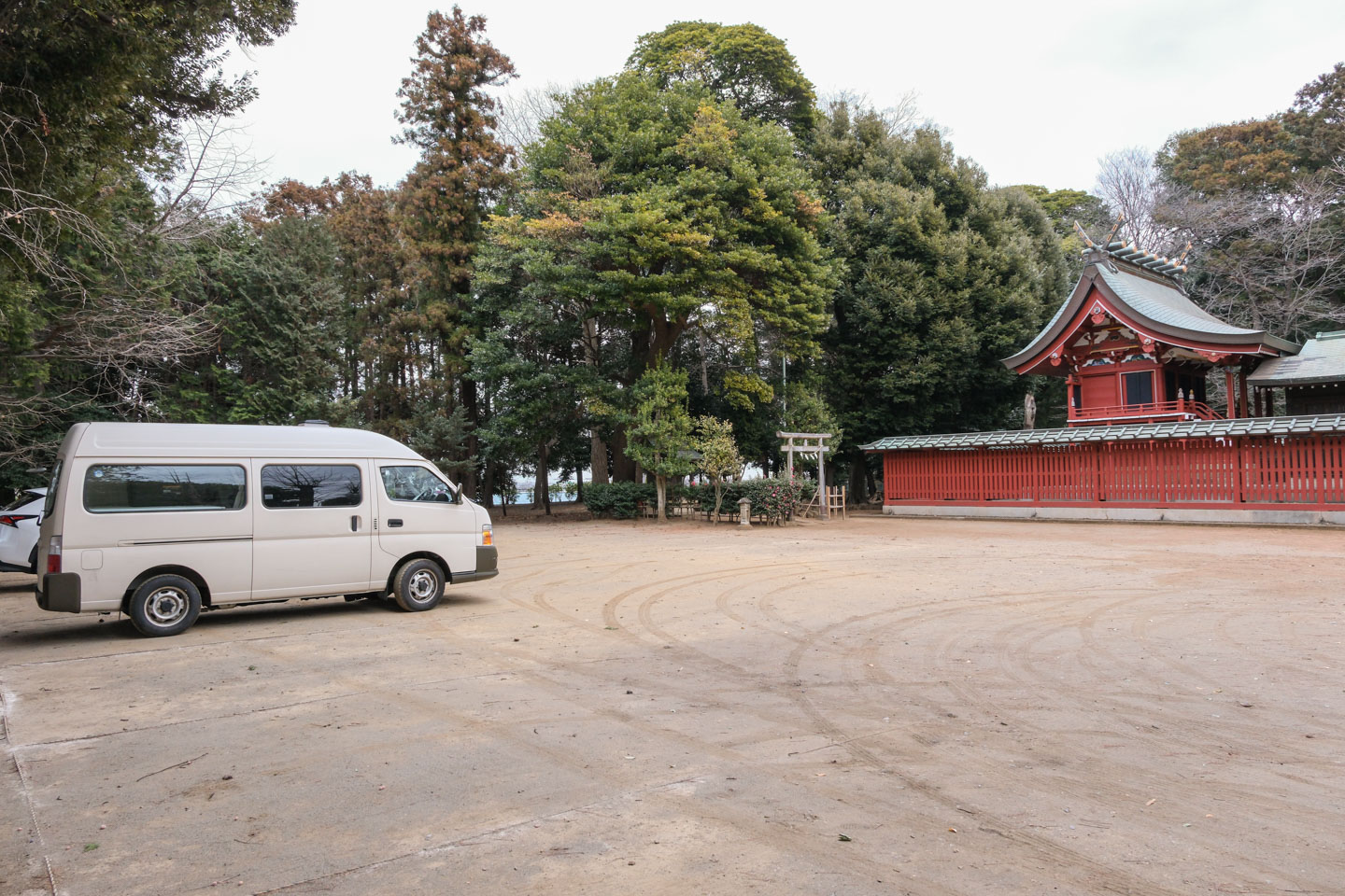 峯ヶ岡八幡神社 駐車スペース
