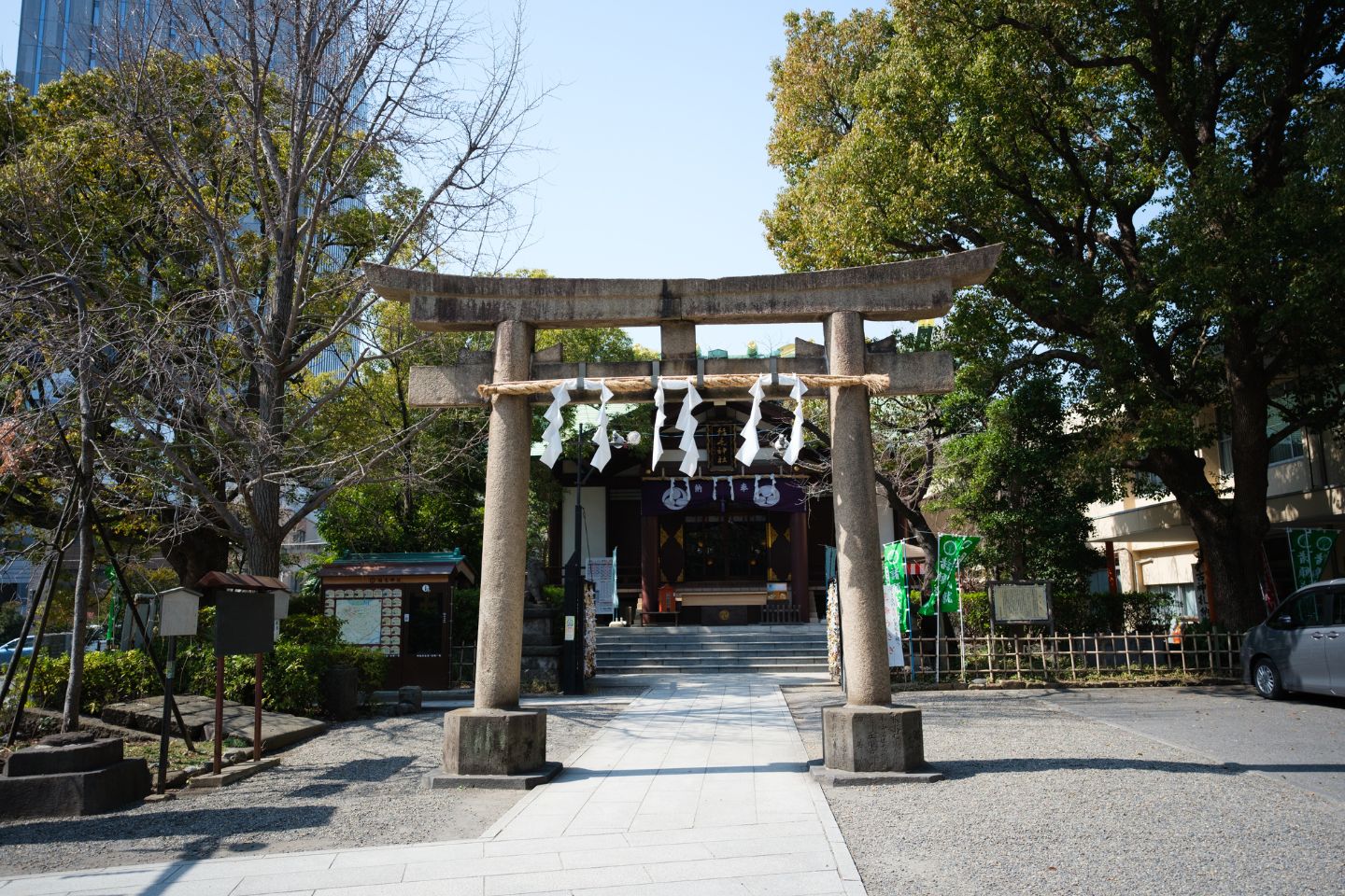 稲毛神社の鳥居と本殿(拝殿)