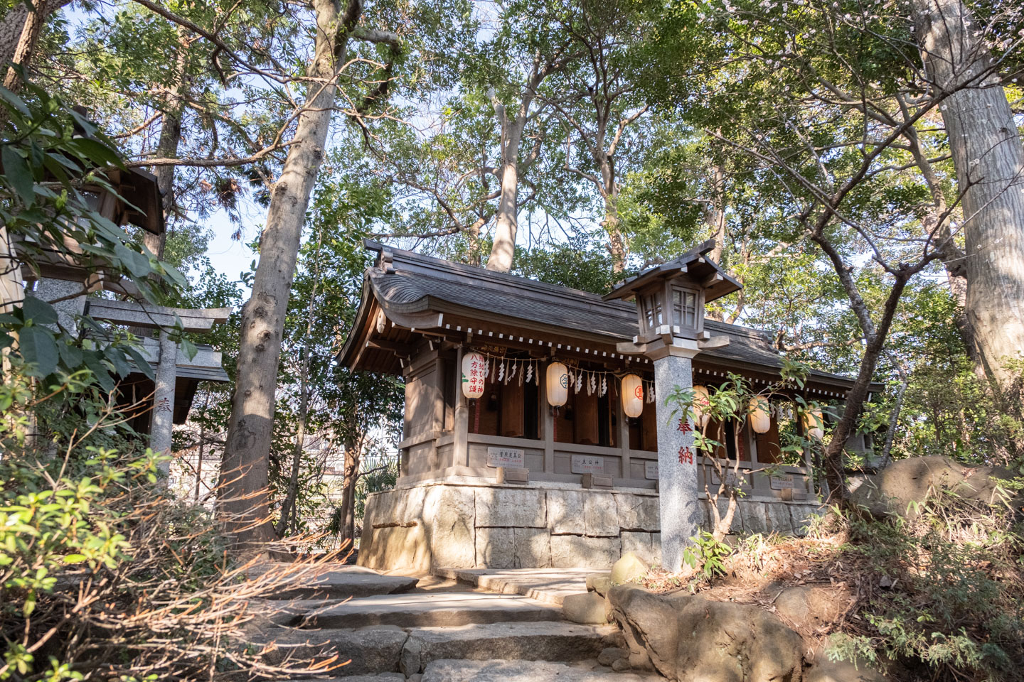 検見川神社の境内末社