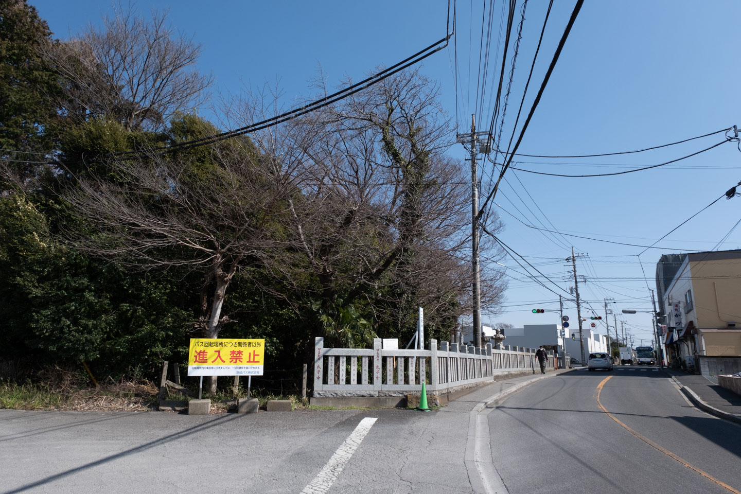 二宮神社 駐車場の入口注意