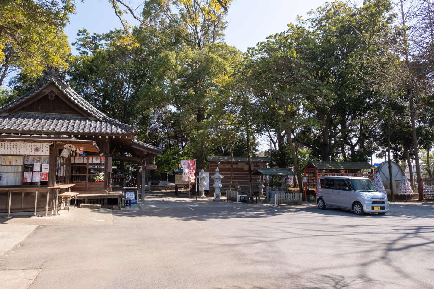 大原神社 本殿前に駐車スペースがある