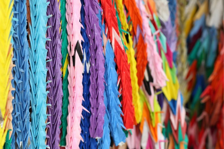 牛嶋神社 千羽鶴