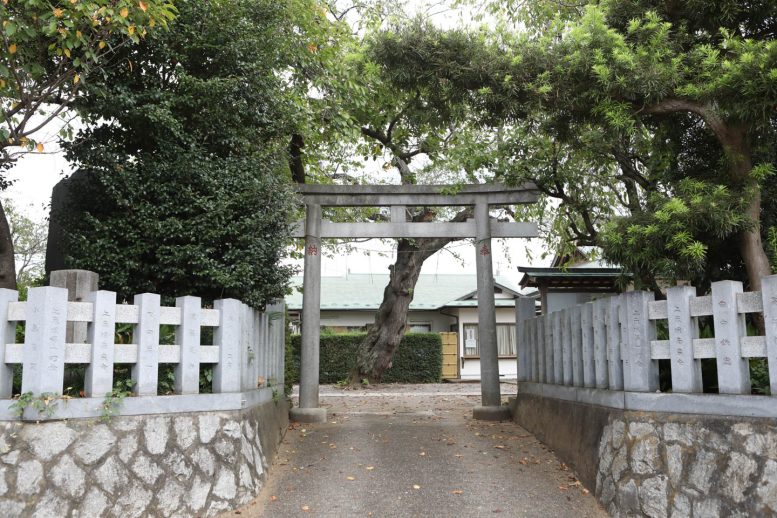 赤塚氷川神社 コンクリートの鳥居