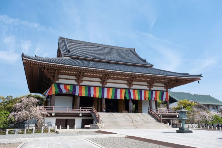 春の西新井大師