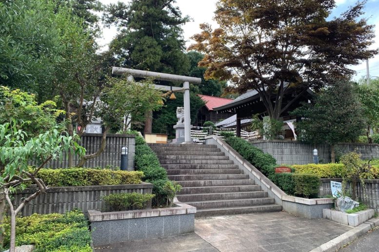 中氷川神社 境内