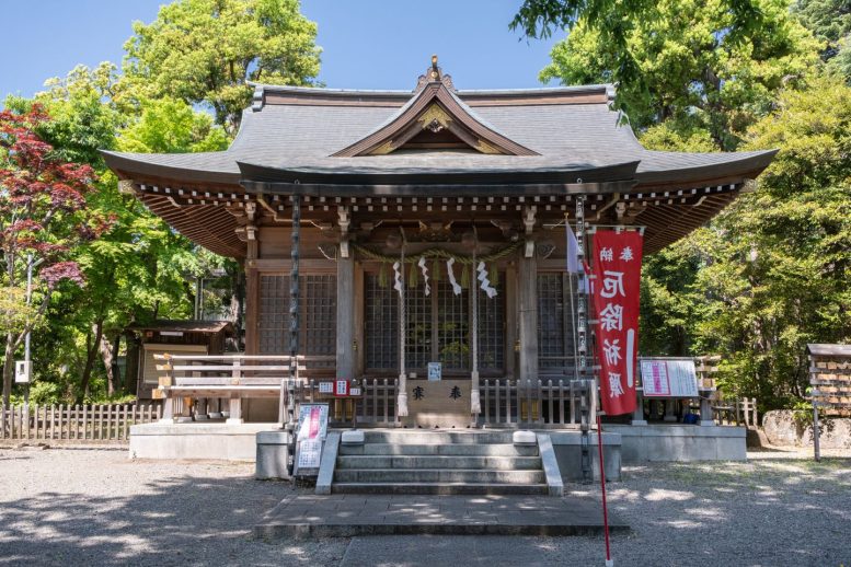 青渭神社の拝殿