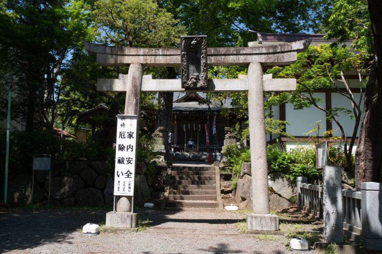 青渭神社 入り口の鳥居