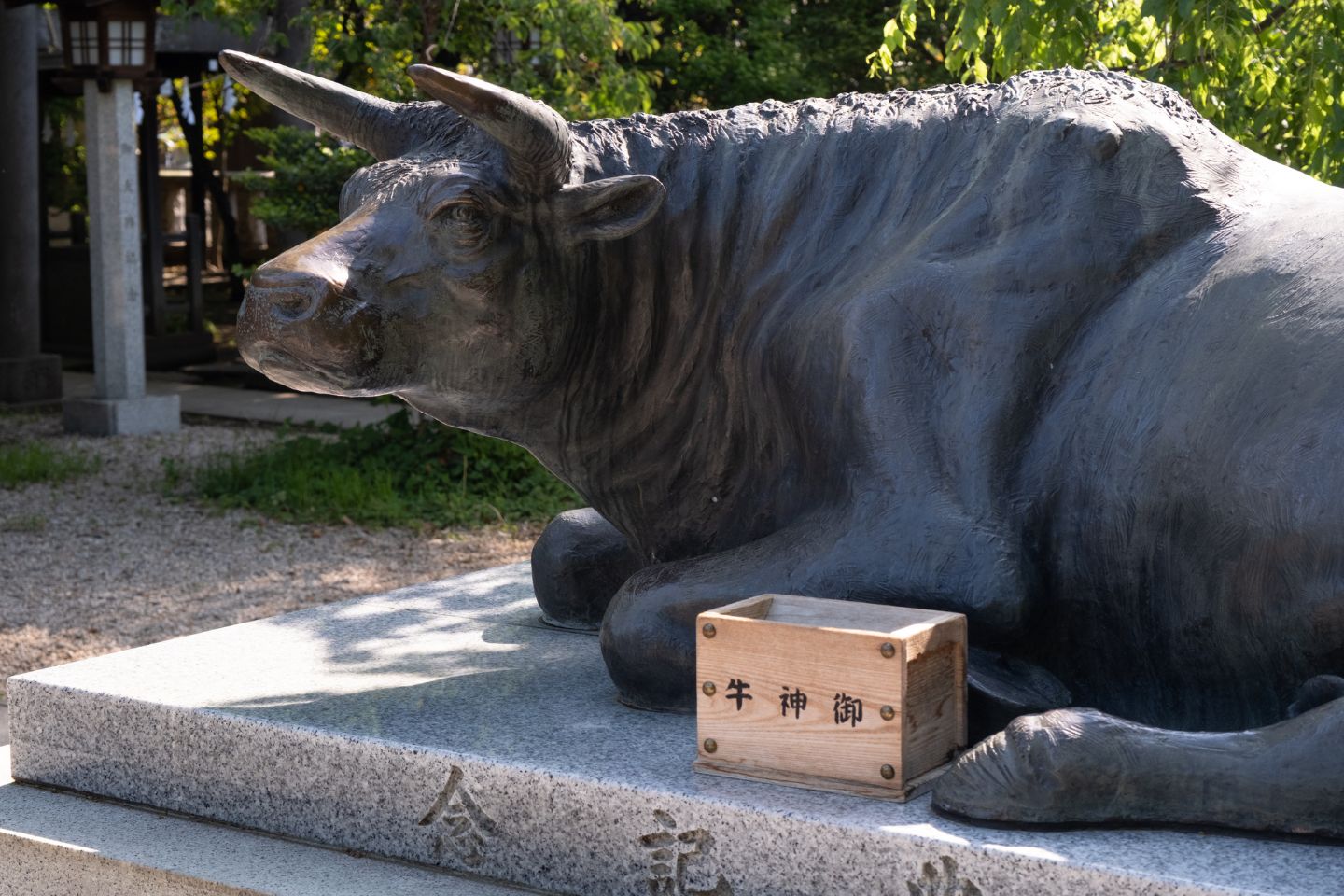 布多天神社 なで牛