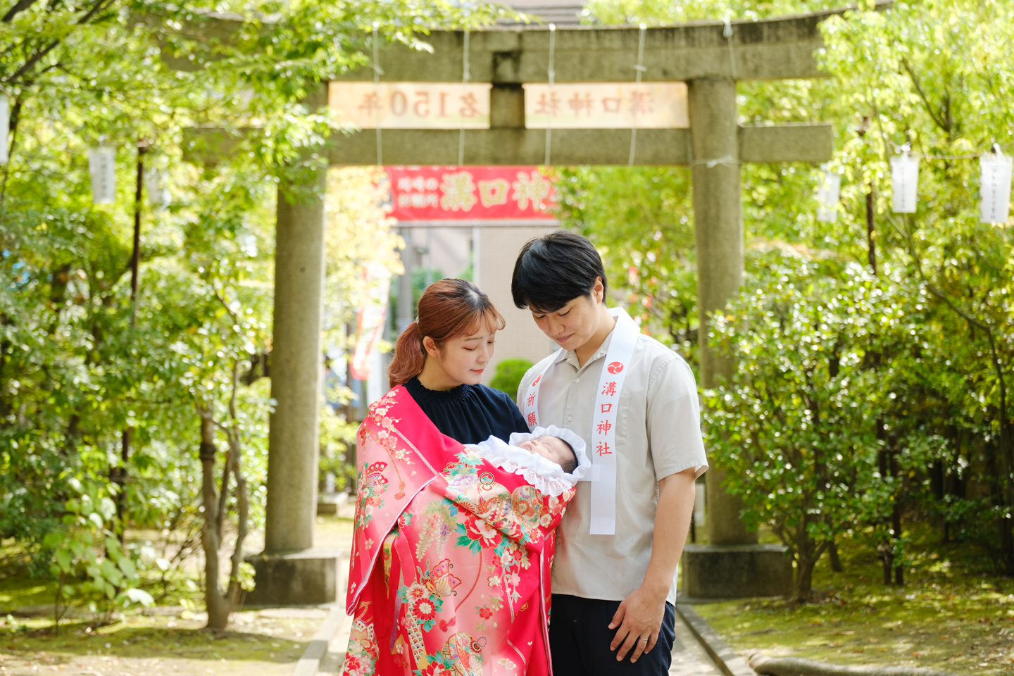 溝口神社 赤ちゃんを見つけるママとパパ