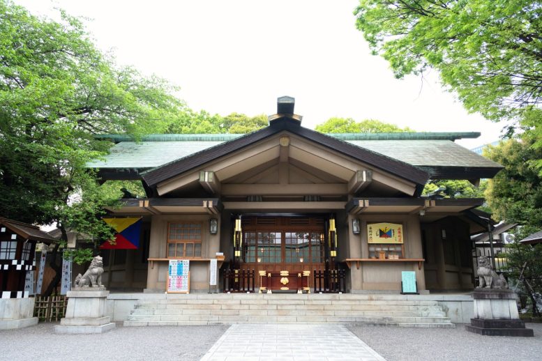 東郷神社 曇天の境内