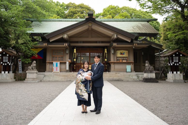 東郷神社 参道にて記念撮影