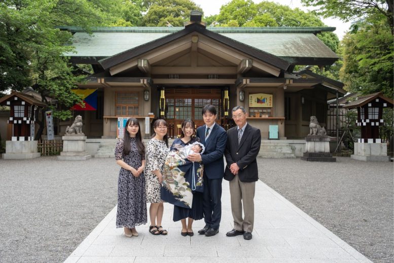 東郷神社 ご親族様の皆様で記念撮影