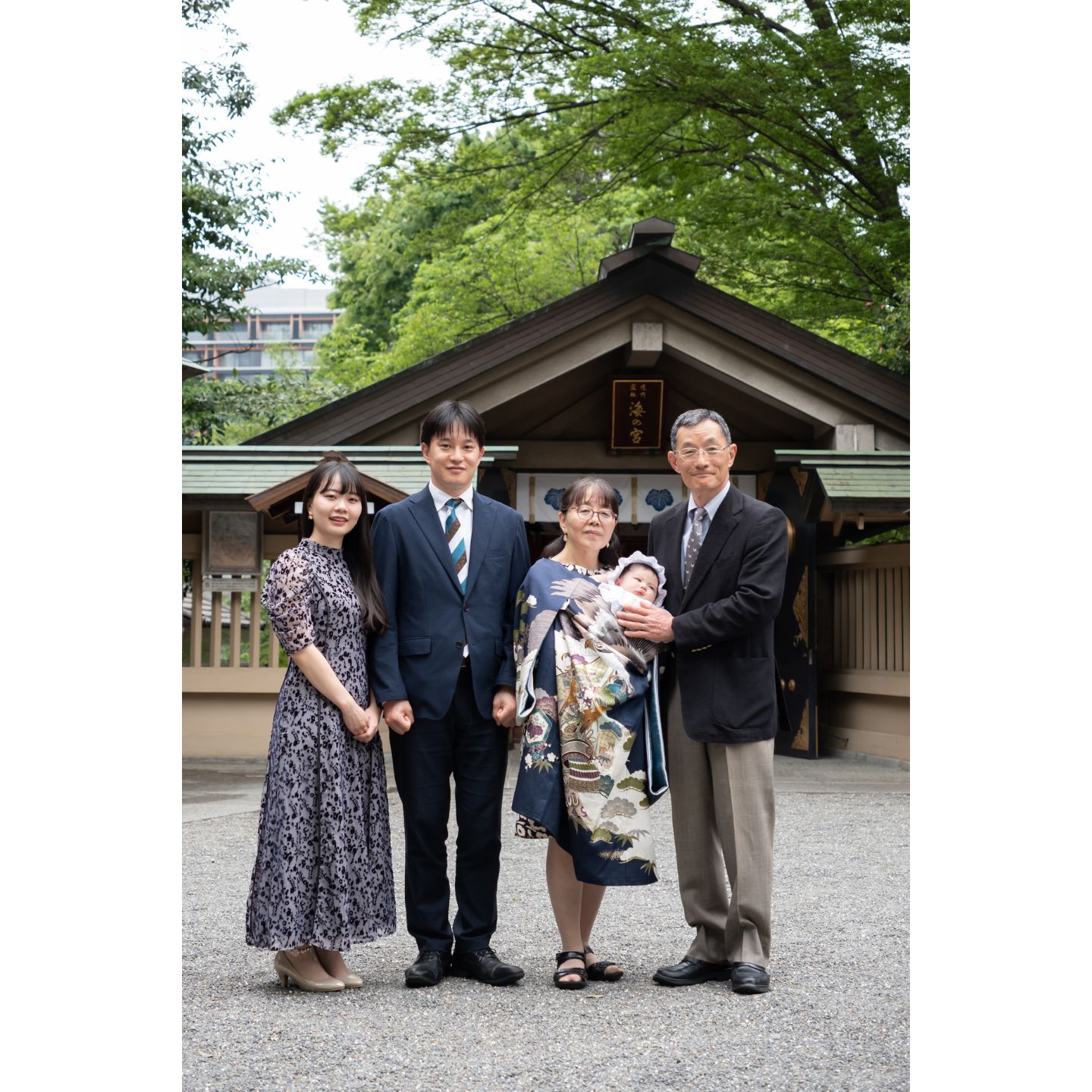 東郷神社 パパさん側のご親族様と記念撮影