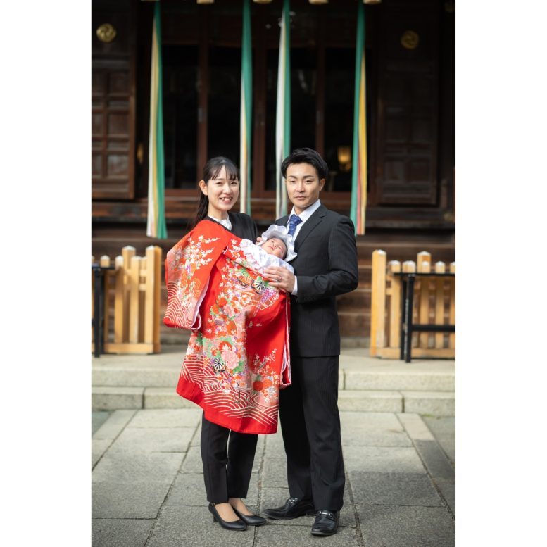 赤羽八幡神社 本殿前で記念撮影