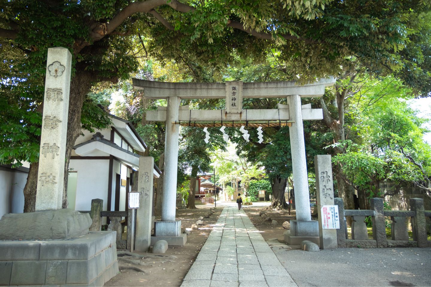 諏方神社 参道と鳥居