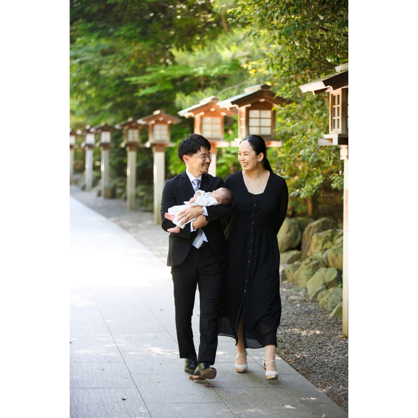 寒川神社の参道を歩く